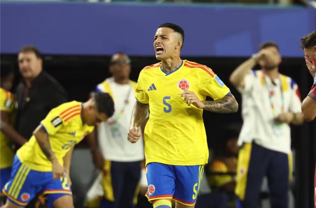 Kevin Castaño, da seleção colombiana, atuando na Copa —