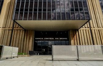 BC reduz taxa Selic para 14% ao ano, mas mantém alerta para inflação e cenário global instável
