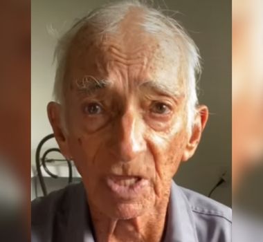 Imagem - Aos 85 anos, homem vende pudim na praia para pagar exame médico