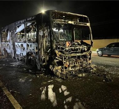 Imagem - Video: ônibus da linha Pratinha–Presidente Vargas pega fogo na Arthur Bernardes, em Belém