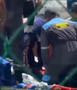 (A situação assustou os demais jogadores e frequentadores da arena, que correram para pedir ajuda.)
