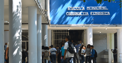 Aluno ataca professor com faca durante aula na Tijuca e é apreendido pela polícia

