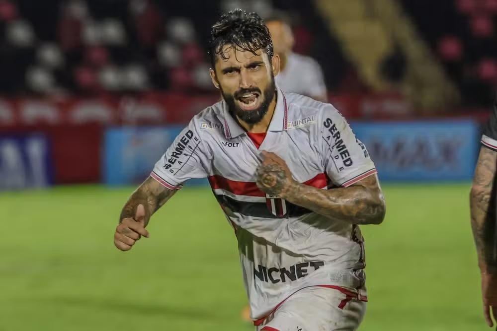 Lateral segue no Pantera - 