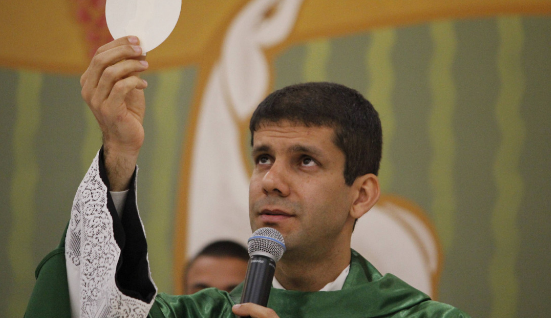 Padre Rodrigo de Oliveira Silva.