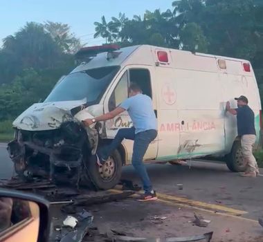 Imagem - Ambulância de Ourém se envolve em acidente na BR-316, em Santa Maria do Pará
