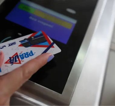 Imagem - Estudantes já podem solicitar ‘Cartão Pra Já Escolar’ para pagar meia tarifa no BRT