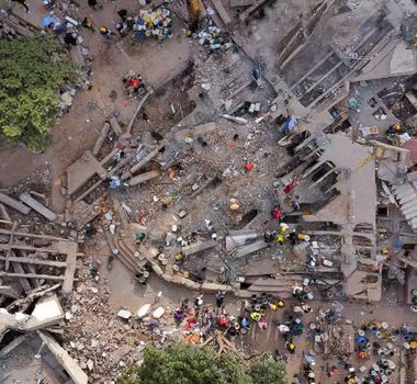 Imagem - Buscas por sobreviventes entram no 3º dia após terremoto de magnitude 7,4 na Colômbia