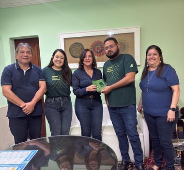 Imagem - Executivos do Banco da Amazônia entregam o primeiro cartão corporativo FNO à Valeverde Turismo