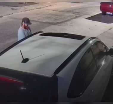 Imagem - Homem é flagrado furtando retrovisores de carro no bairro do Jurunas, em Belém