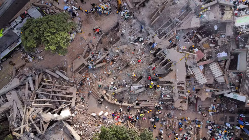 Governo declarou desastre nacional enquanto equipes de resgate procuram milhares de desaparecidos.