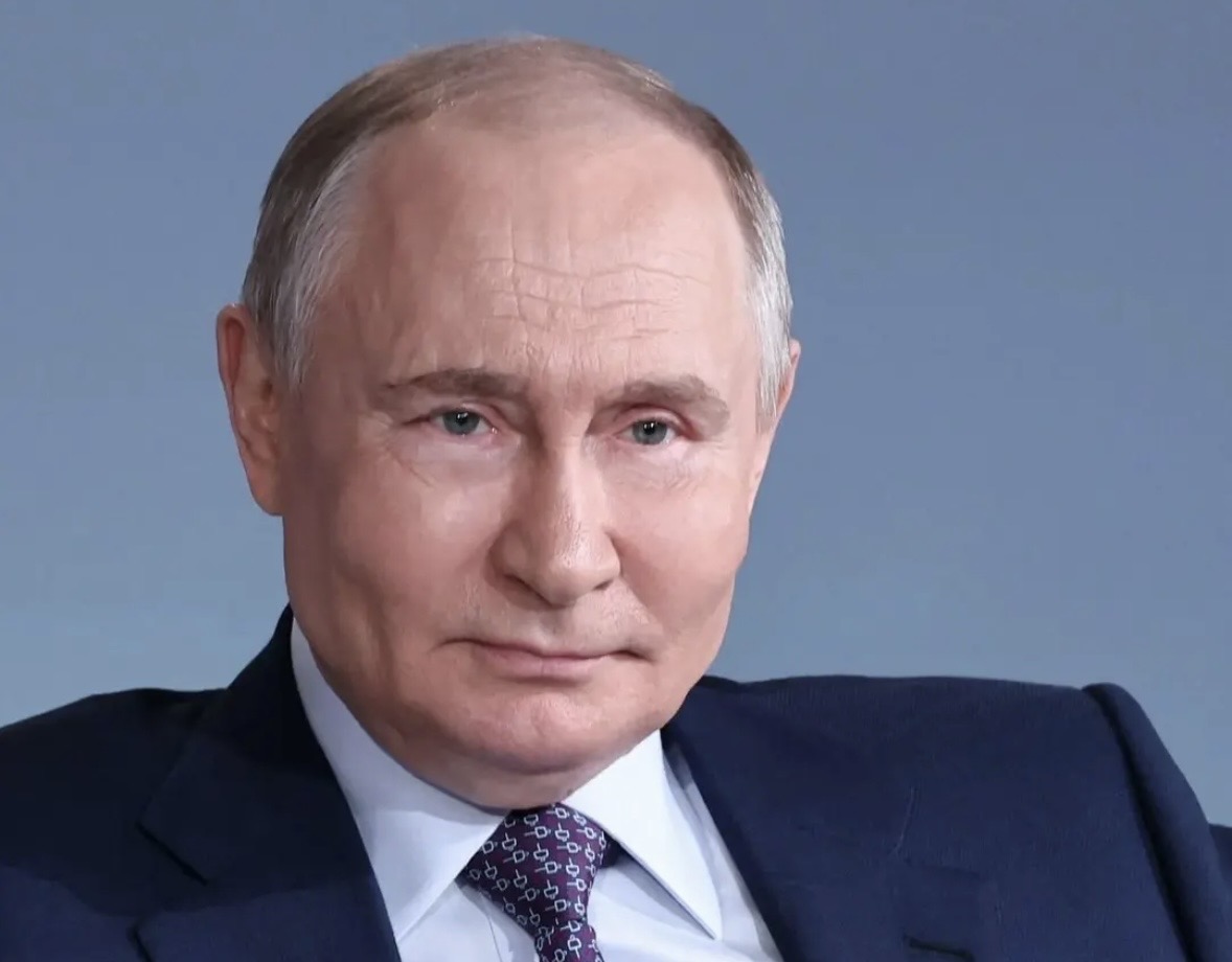 Putin ameaça retaliação e acusa União Europeia de 'pirataria' por plano de apreender navios russos

