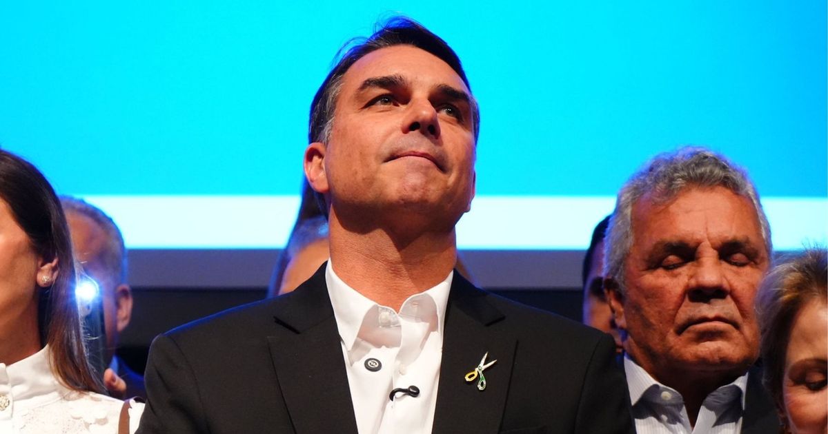 Flávio Bolsonaro anuncia vice para disputa à Presidência.