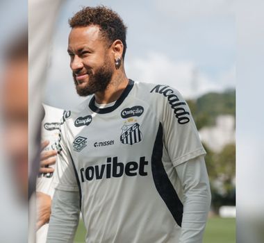 Imagem - Neymar deve ser relacionado pelo Santos contra o Palmeiras, apesar do gramado sintético