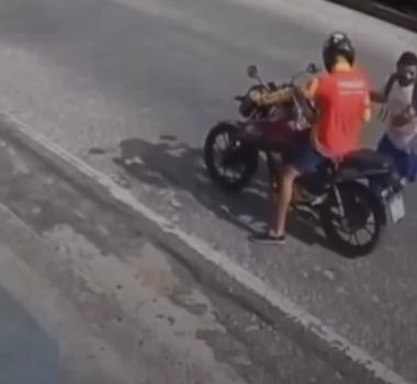 Imagem - Vídeo: Suspeito com perna amputada é flagrado furtando bicicleta em Capanema