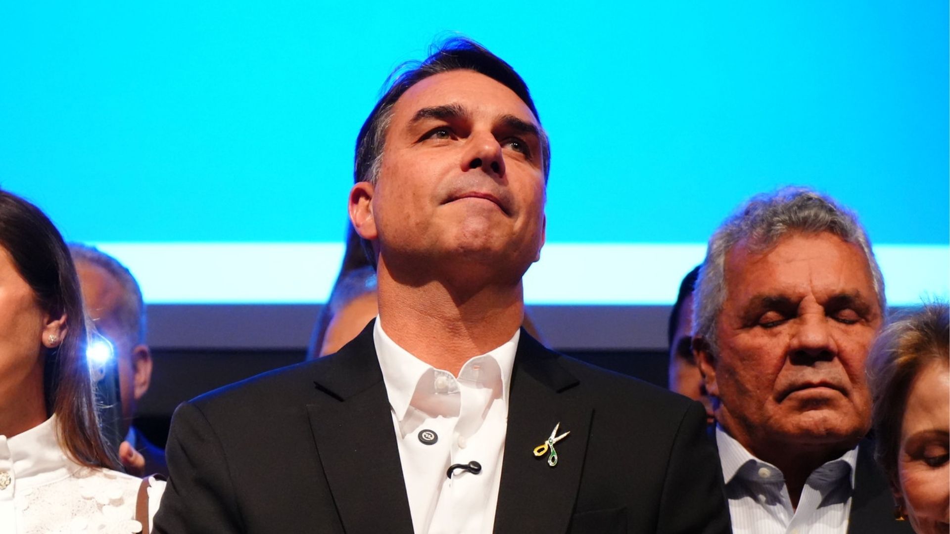 Flávio Bolsonaro anuncia vice para disputa à Presidência.