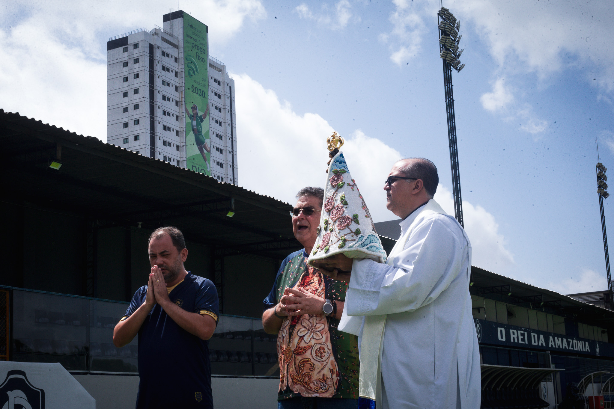 Imagem peregrina realiza visita no Baenão - 