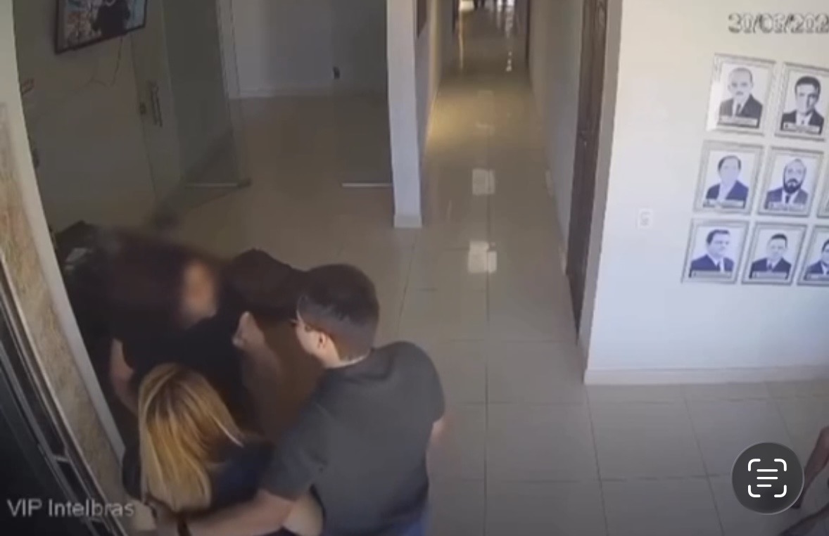 Vereador de Currais Novos é indiciado por importunação sexual após câmeras flagrarem toque em estagiária

