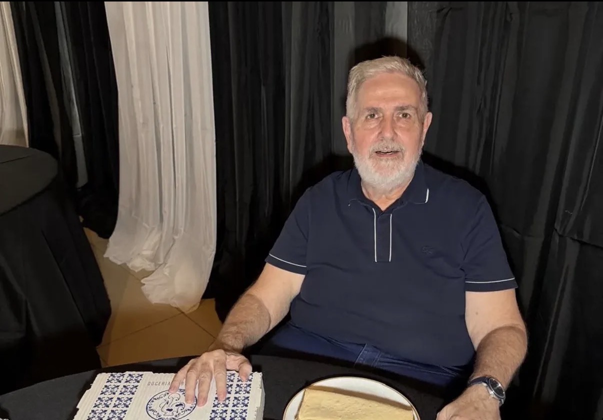 Alberto Serruya promete centenas de peças que pertenceram ao Armazém das Festas, com preços de bazar 
