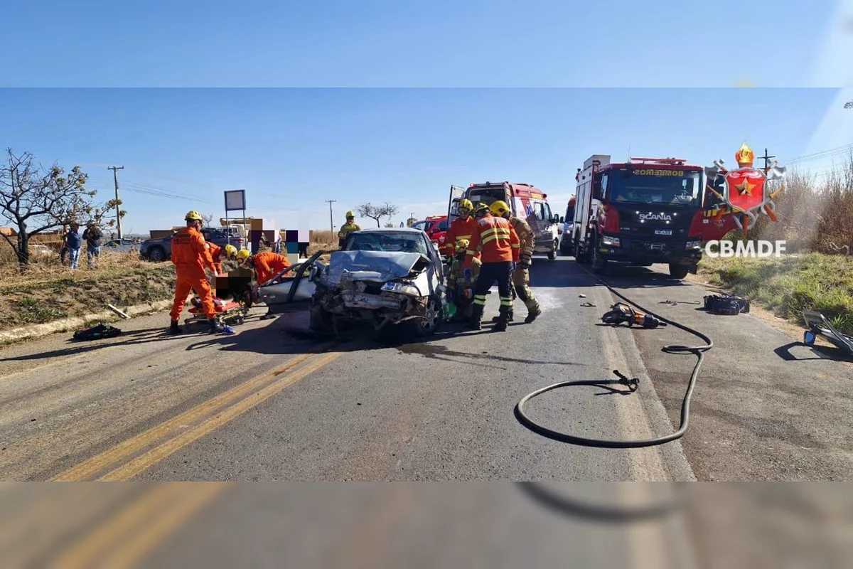 Batida frontal entre carros deixa três feridos na DF 130 em Planaltina

