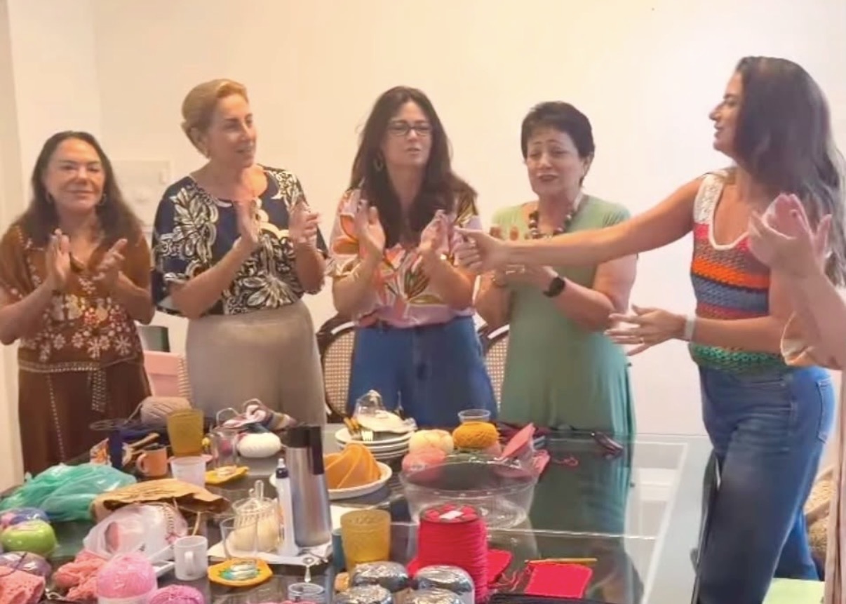 Paula Brasil Rocha comemorou também, o sucesso de seu novo armarinho.
