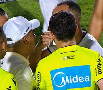 Imagem - "Lei Vini Jr” é aplicada pela primeira vez, e Arthur Cabral é expulso após discussão com Jair Ventura