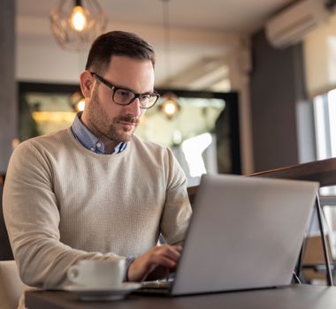 Imagem - Busca por qualificação profissional em cursos de pós-graduação cresce em 2026