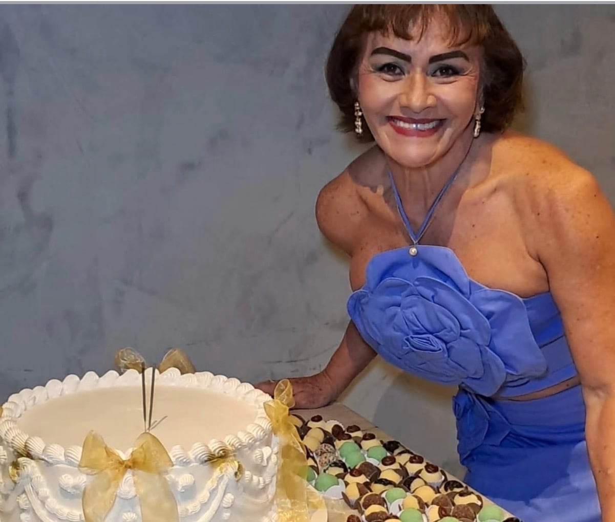 Muito querida, Pilar Donatila reuniu um grupo de amigas para os seus parabéns 