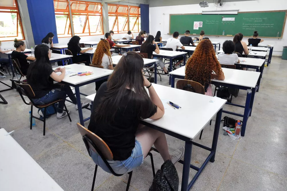Provas do Exame Nacional para Certificação de Competências de Jovens e Adultos (Encceja) serão aplicadas no próximo domingo (23).
