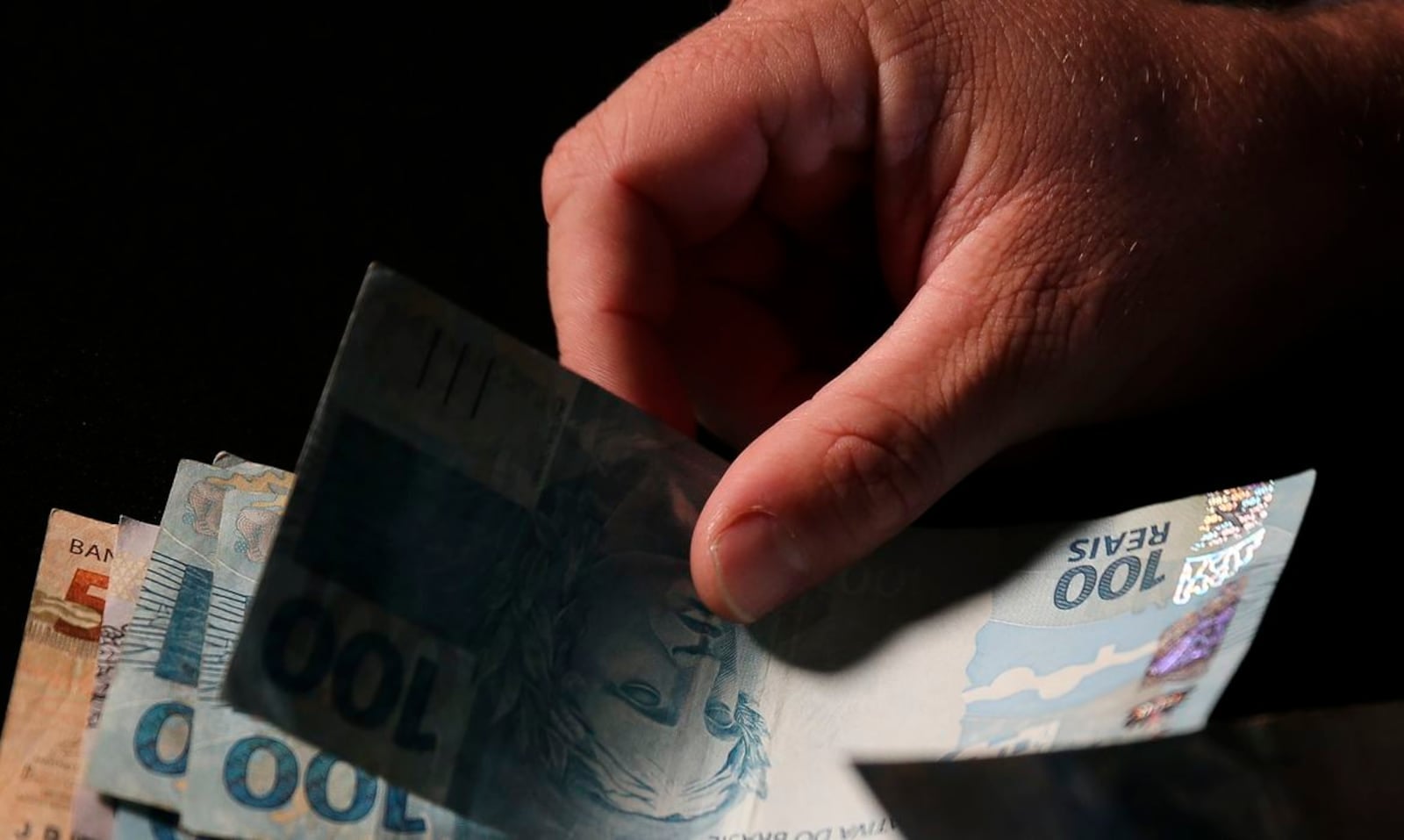 Prévia do PIB registra queda de 0,6% em junho e sinaliza desaceleração da economia brasileira 

