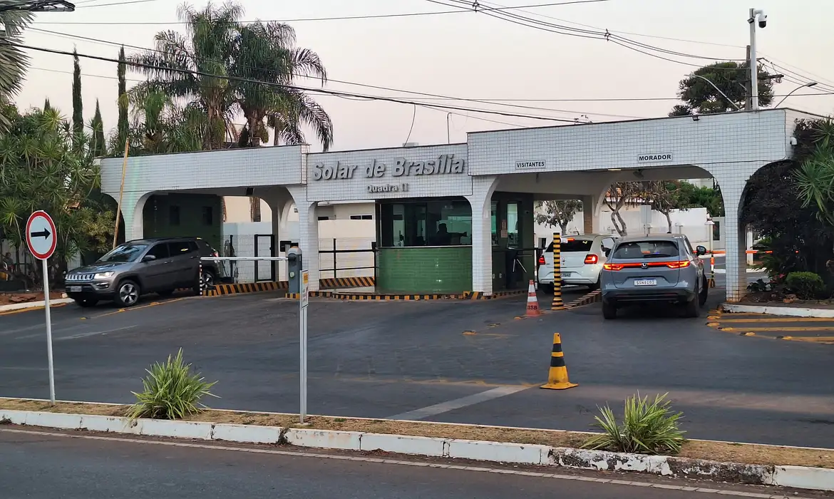 Imagem - Moraes autoriza Bolsonaro a sair da prisão domiciliar para dentista