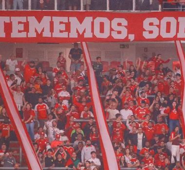 Imagem - Após empate com o Remo, torcedores do Inter protestam na saída do Beira-Rio; Veja