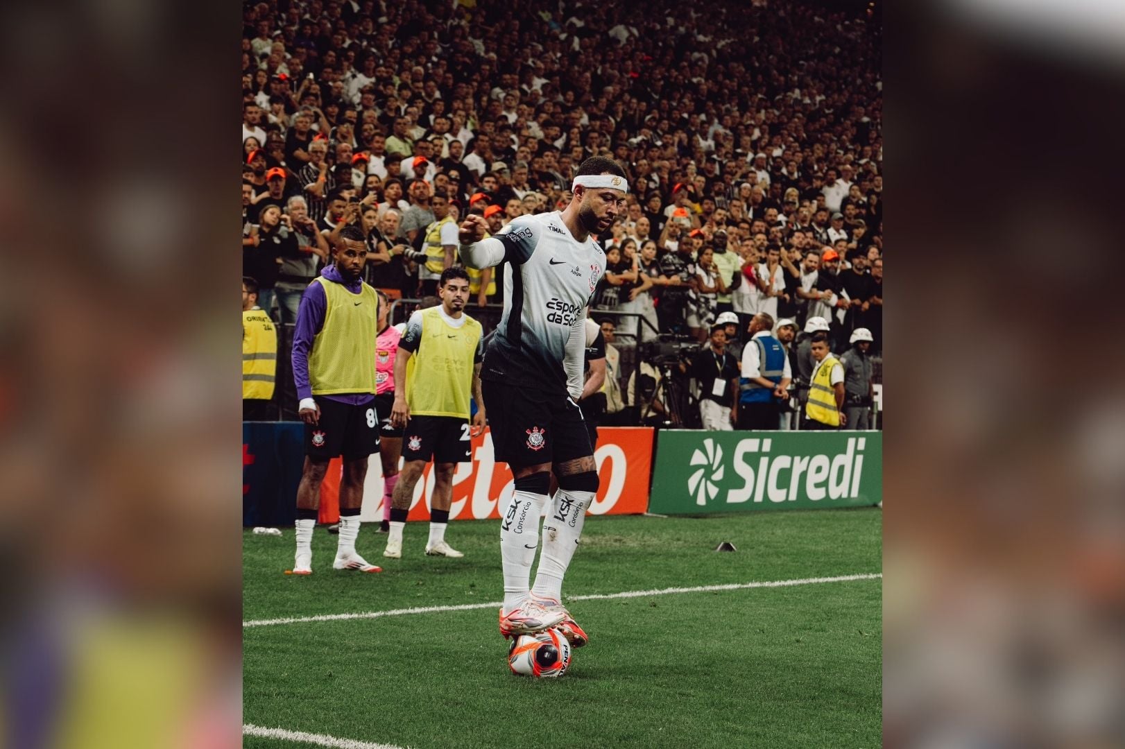Holandês fica no Corinthians até 2028, diz presidente - 