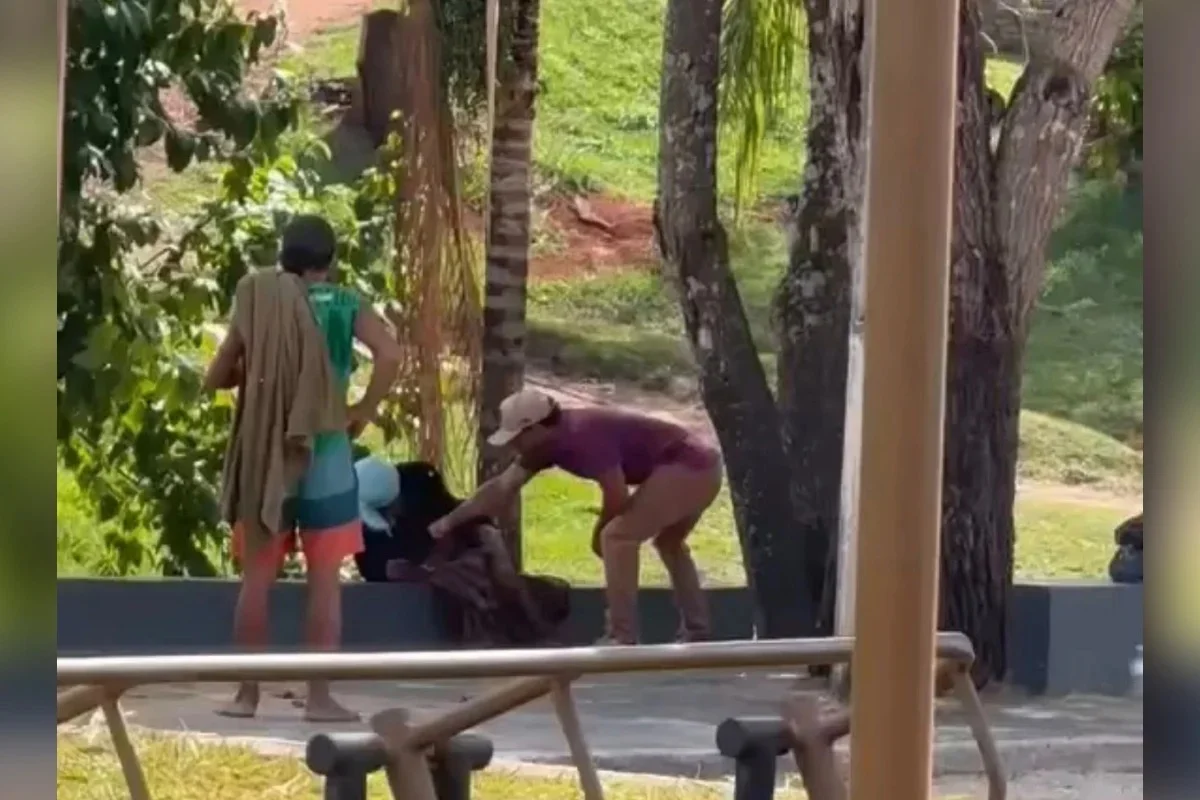 Orion Dix Paranhos estava preso por lesão corporal grave em Pirenópolis (GO); defesa nega agressão e afirma que ele não aparece nas imagens.