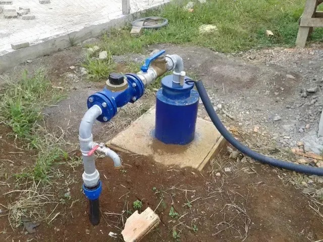 A crítica se concentra no que a concessionária classifica como tarifa pela disponibilidade do serviço.