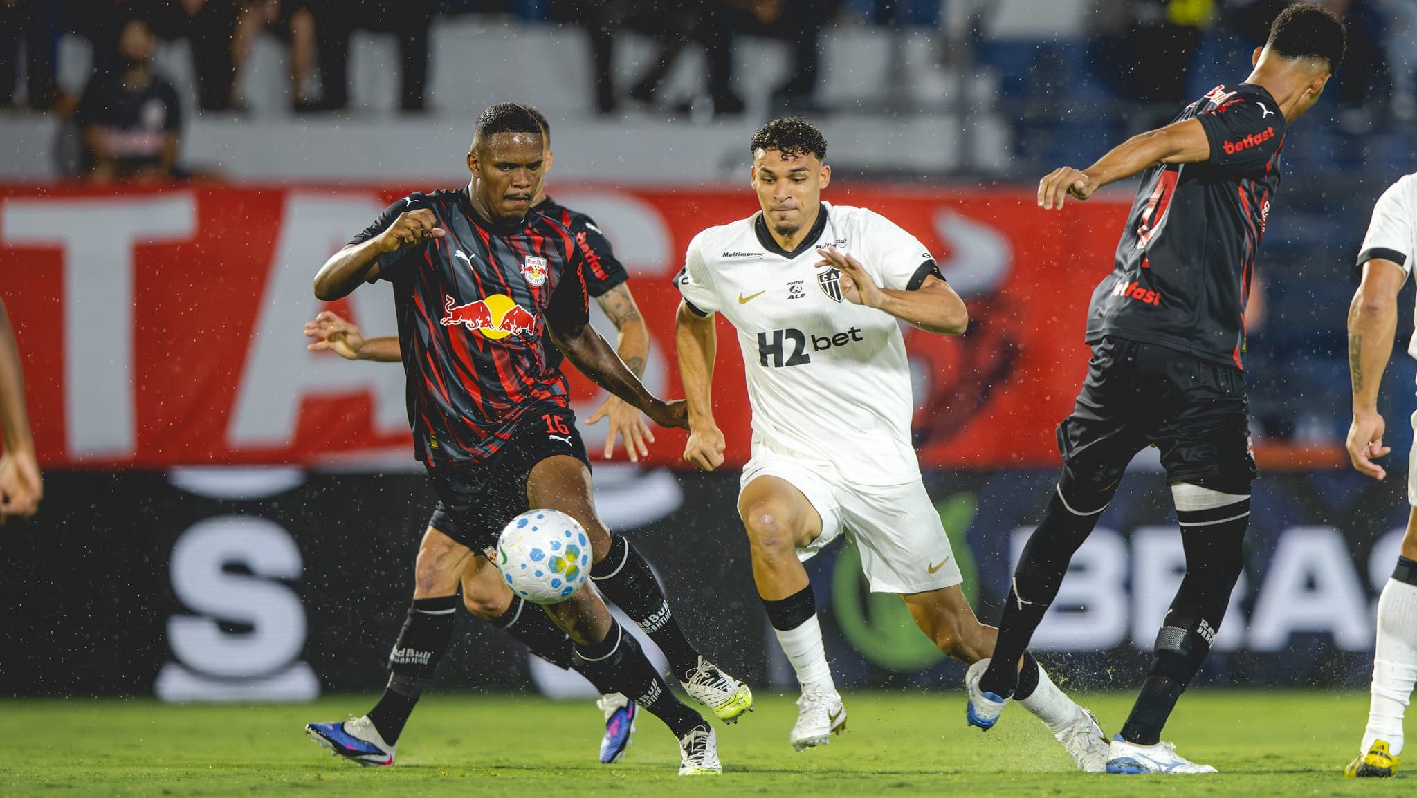 Primeiro confronto, os atléticanos venceram os paulistas por 1 a 0 -