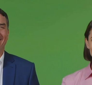 Imagem - Michelle e Flávio Bolsonaro surgem juntos em bastidores de gravação eleitoral