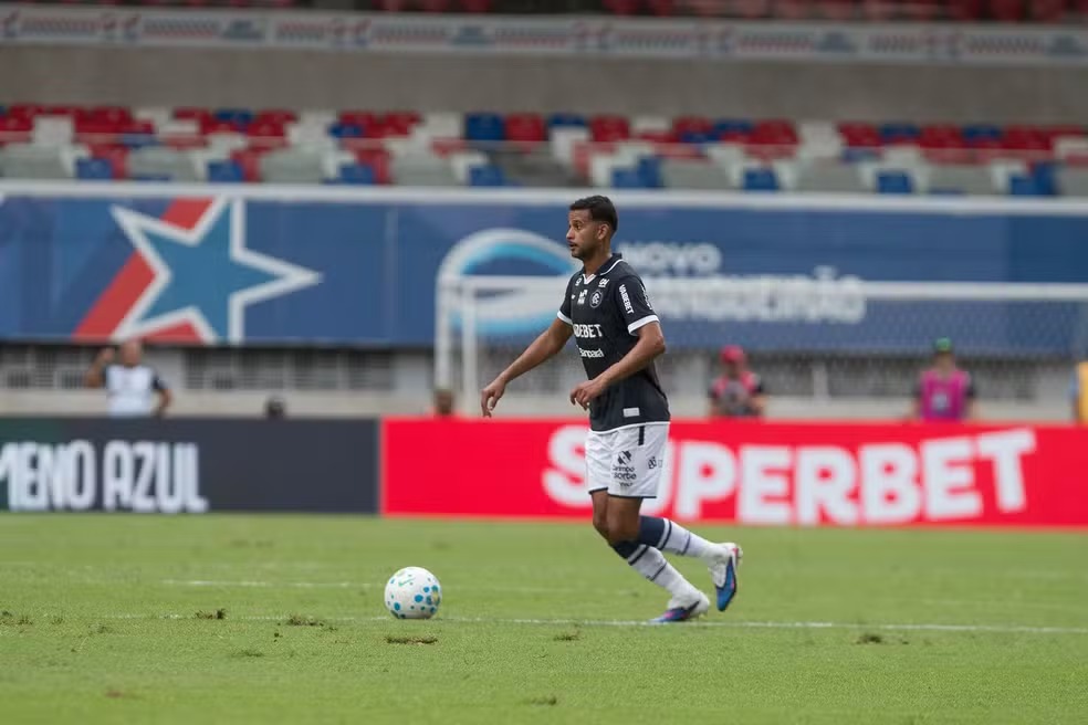 Zé Ricardo atuando com a camisa do Leão -