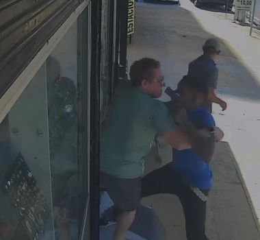 Imagem - Joalheiro é atingido por três tiros após reagir a assalto no bairro da Campina, em Belém