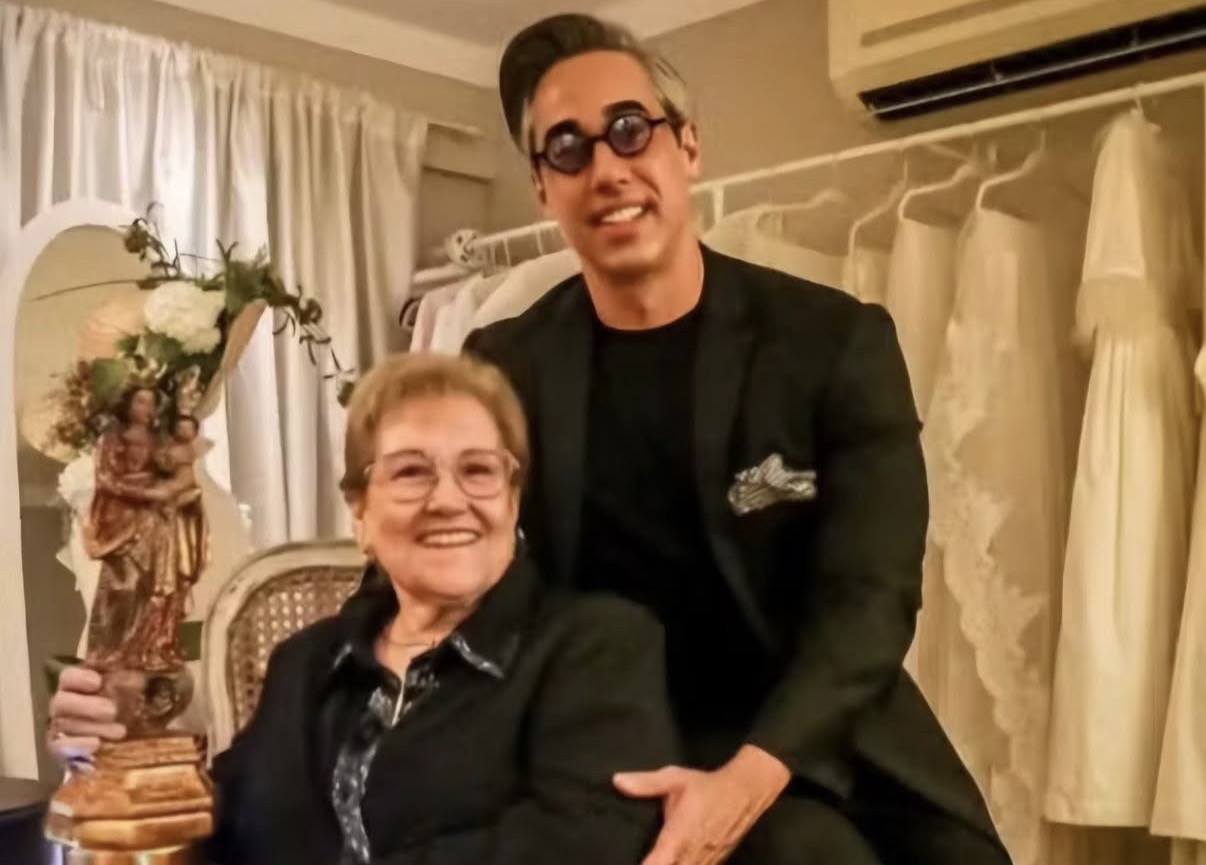 Celeste Heitmann e o estilista Artur Maciel, responsável pela confecção do manto de Nossa Senhora de Nazaré, no próximo Círio 