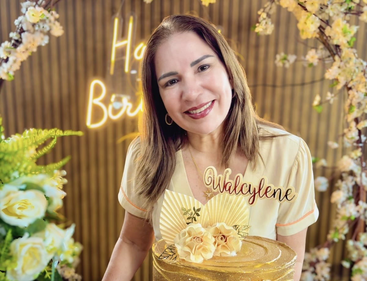 Walcylene Cardoso comemorou idade nova nessa última sexta-feira. Passou a data em família, recebendo o carinho dos amigos.
