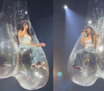 Imagem - Cantora country surpreende fãs ao cantar em estrutura gigante inspirada em ‘bolas brilhantes’
