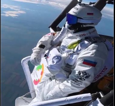 Imagem - Paraquedista russo bate recorde mundial após salto de 11,5 km de altura