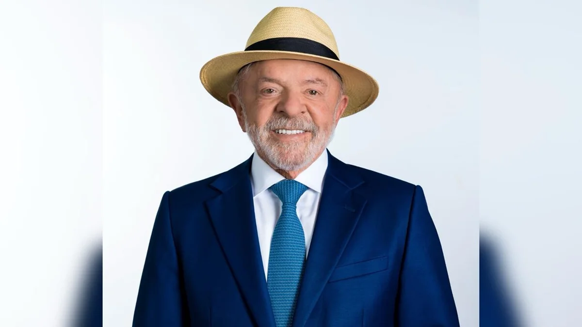 Parecer do Ministério Público Eleitoral afirma que acessório não tem caráter de propaganda e não dificulta o reconhecimento do presidente pelos eleitores