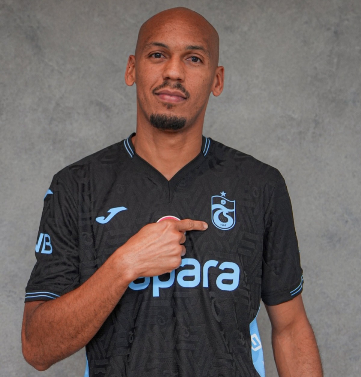 Fabinho anunciado no Trabzonspor -