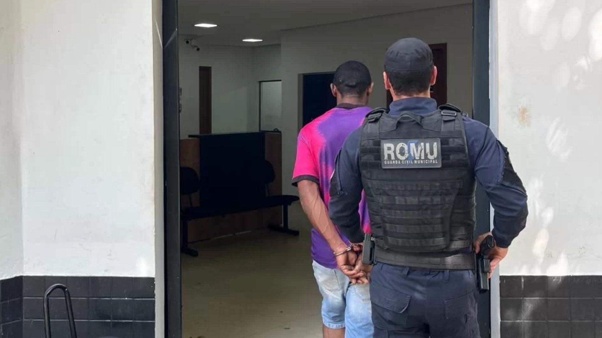 Suspeito de invadir uma residência e tentar violentar sexualmente uma jovem no município de Parauapebas.
