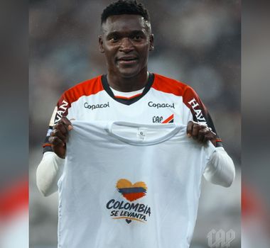 Imagem - Athletico-PR vence o Botafogo e fica a um ponto da vice-liderança do Brasileirão