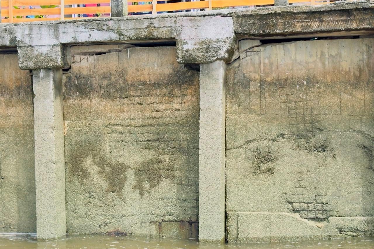 A perícia identificou problemas no muro de arrimo da orla, que possui aproximadamente 99 metros de extensão.