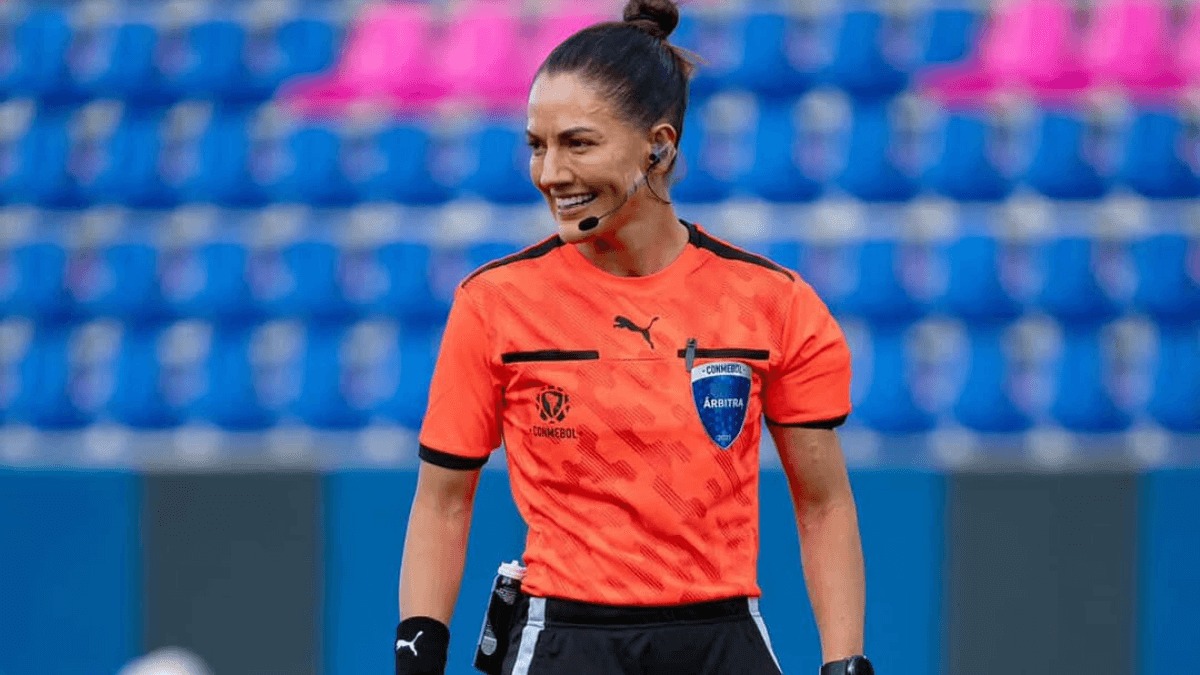 Daiane Muniz vai comandar a arbitragem no jogo em Belém - 