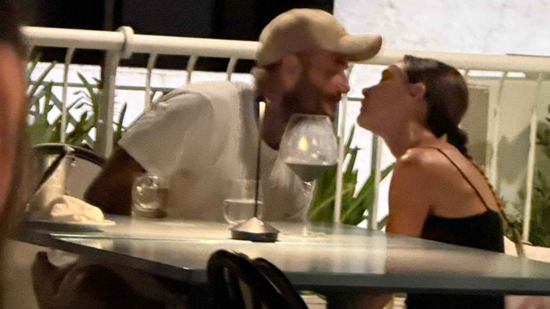 Imagem - David e Victoria Beckham são flagrados em clima de romance durante férias na Itália