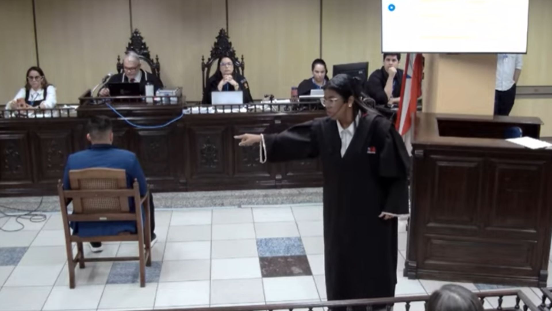 Julgamento encerra após mais de 14 horas no Tribunal do Júri.